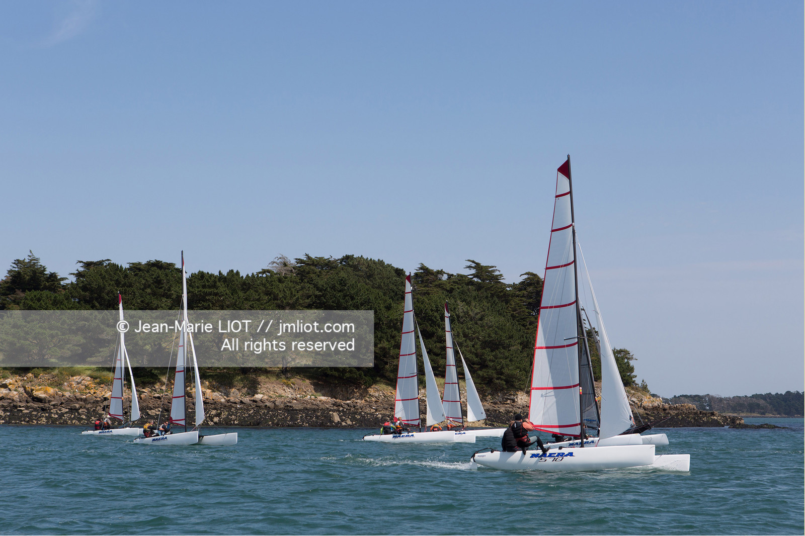 VOILES ET VOILIERS - RAID CATA EN BRETAGNE SUD