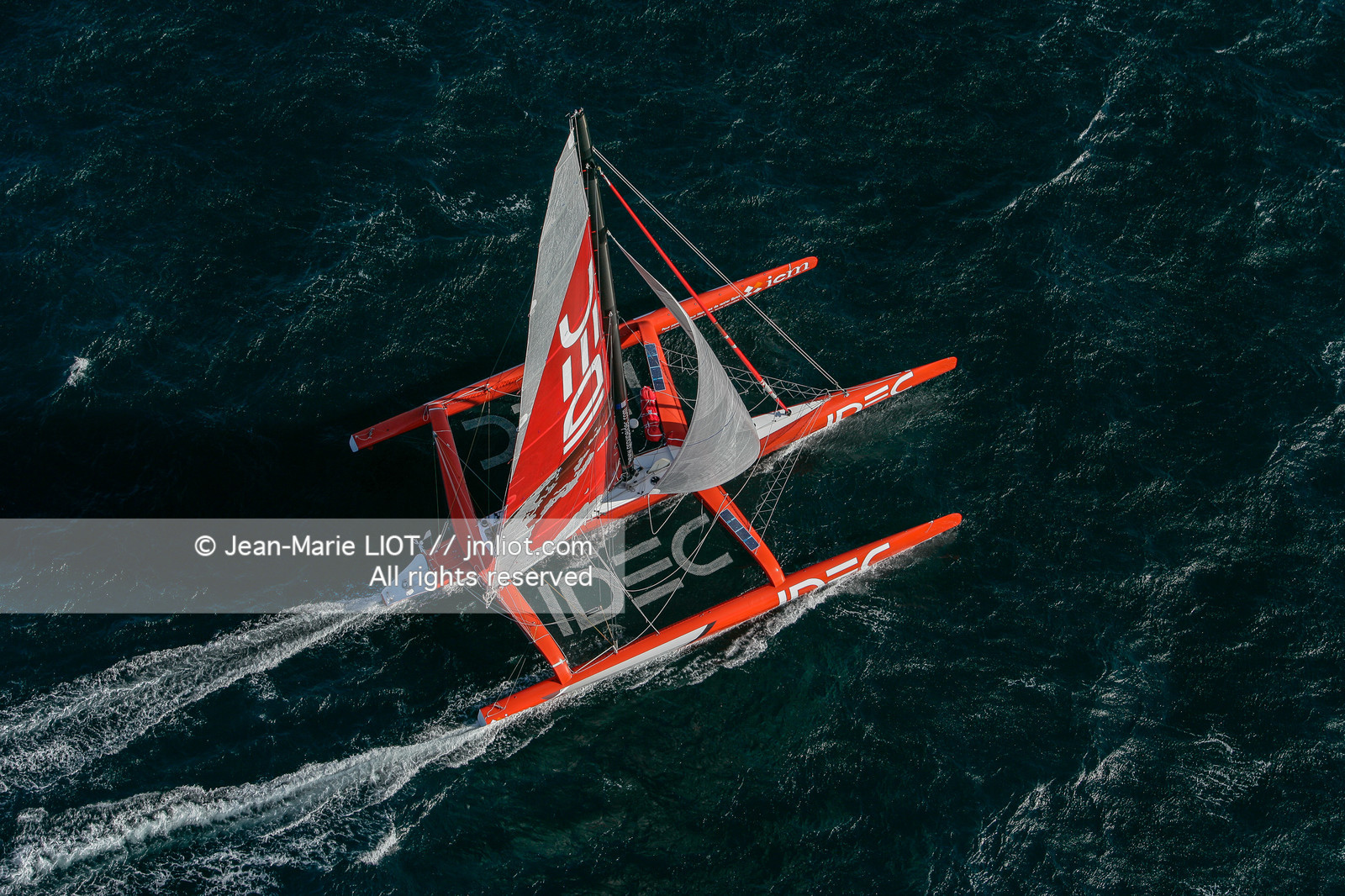 FRANCIS JOYON A L'ENTRAINEMENT SUR IDEC