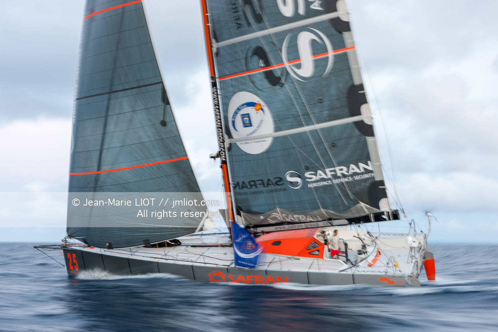 ROUTE DU RHUM 2010 - ARRIVEE DE MARC GUILLEMOT