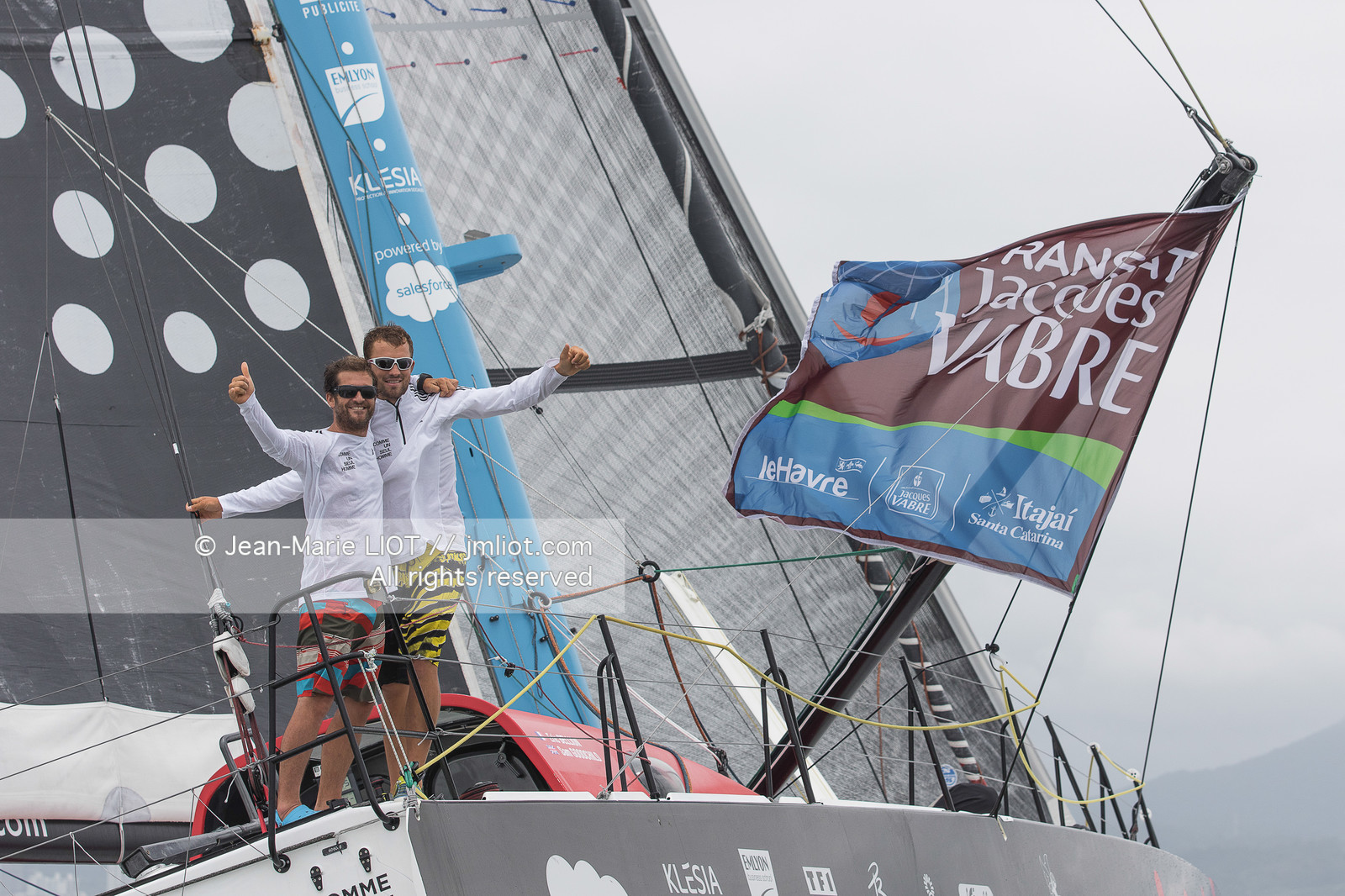 Itajaï (Brazil) le 13 November 2015, arrivée de Eric Bellion et Sam Goodchild à bord de l'imoca comme un seul homme. Photo © Jean-Marie Liot   DPPI..