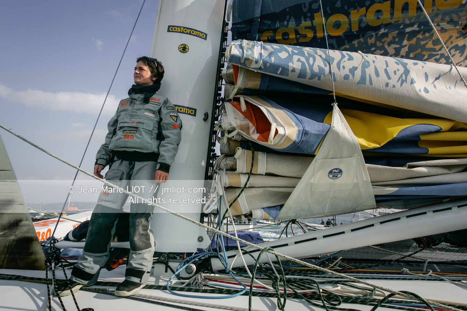 .   .Start Ellen MacArthur onboard maxi-trimaran B&Q Castorama, trying to beat Solo Handed Round the World record, in Falmouth (GB), on november 27, 2004, photo : Jean-Marie LIOT - www.jmliot.com
