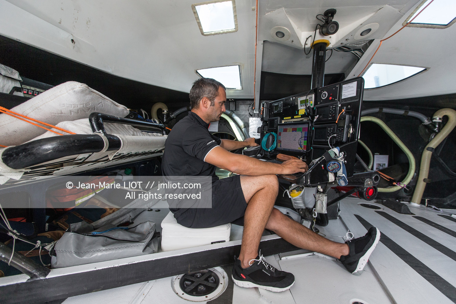 FABRICE AMEDEO - NEWREST MATMUT - VENDEE GLOBE 2016-2017