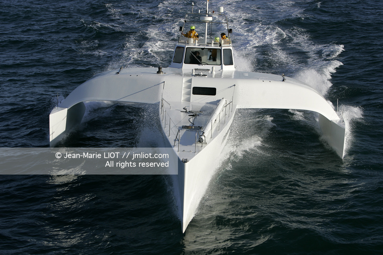 .Ocean Alchimist, Olivier de Kersauzon, off Ouessant, on december 29, 2004, Photo Jean-Marie LIOT - www.jmliot.com.