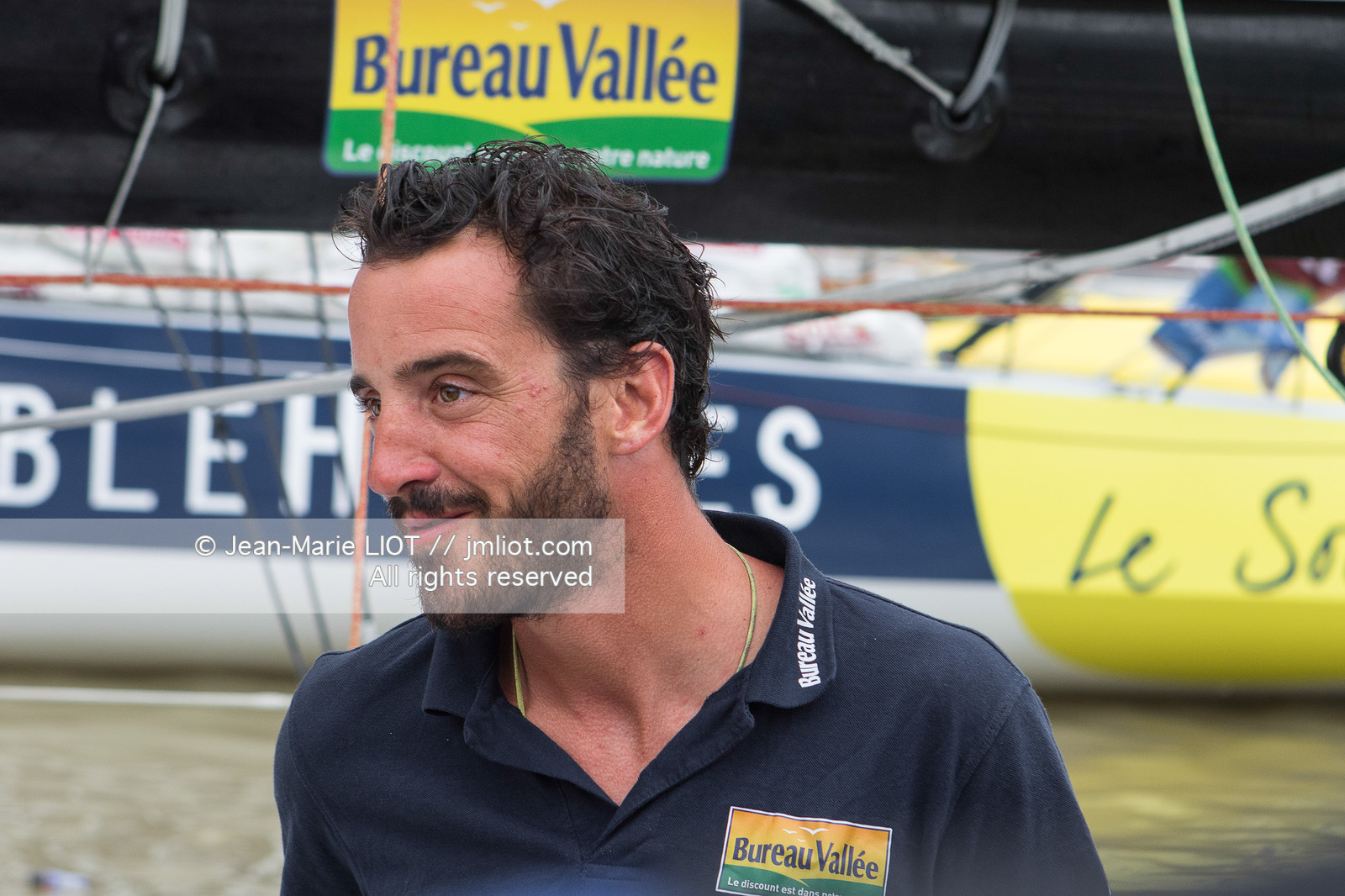 ARRIVEE BUREAU VALLEE