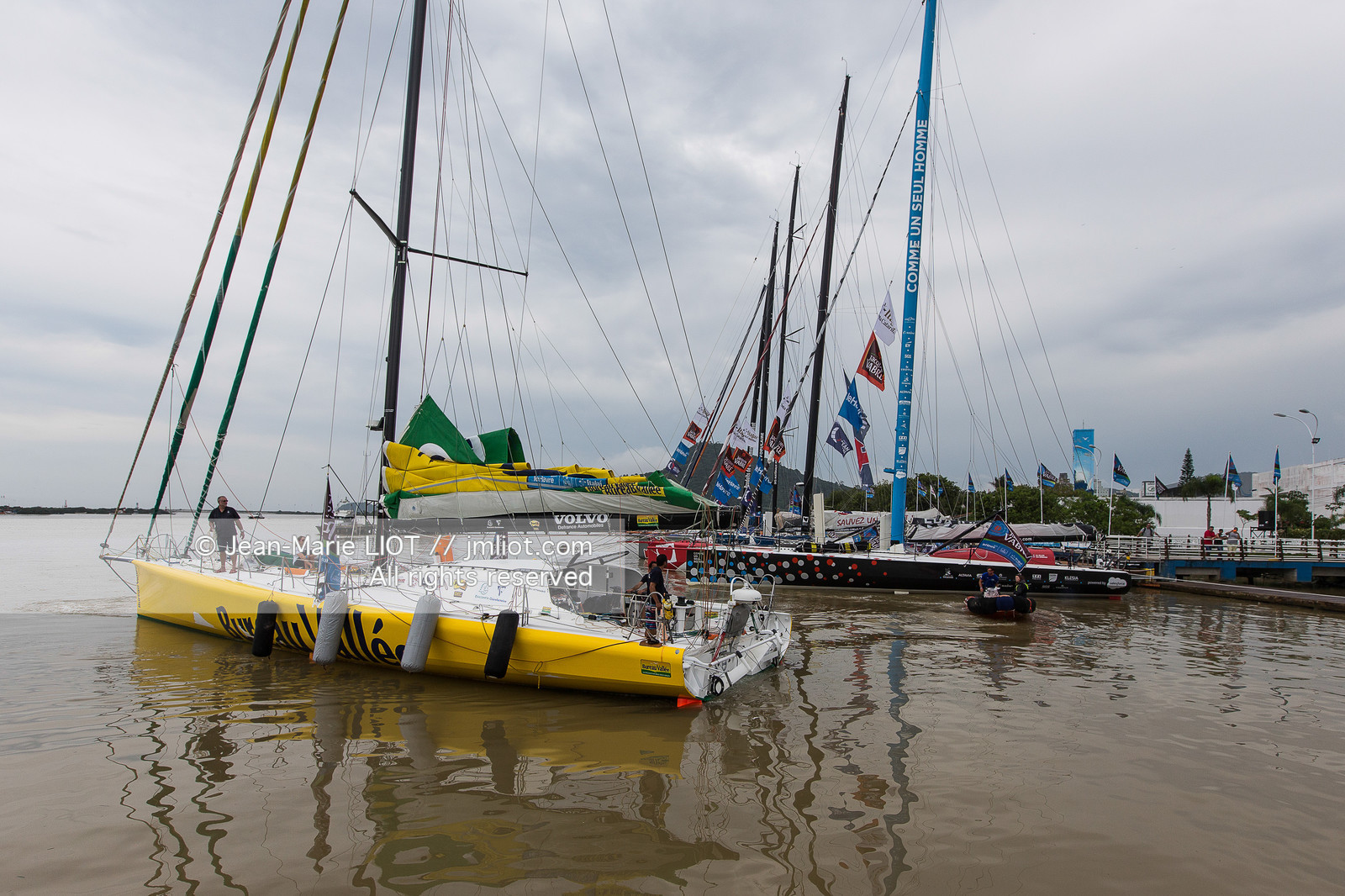 ARRIVEE BUREAU VALLEE