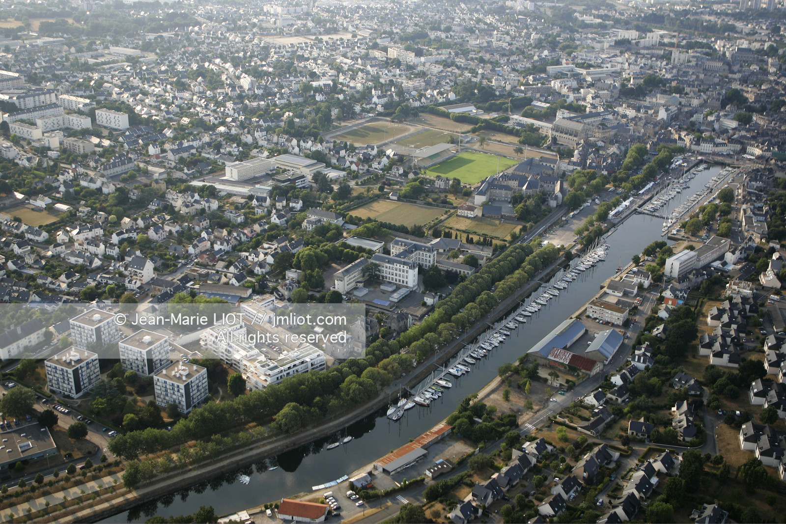 VANNES-MORBIHAN VUE AERIENNE.PHOTO © JEAN-MARIE LIOT.