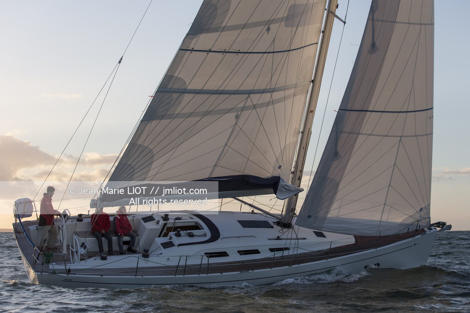 VOILE MAGAZINE - 100 MILLES A BORD