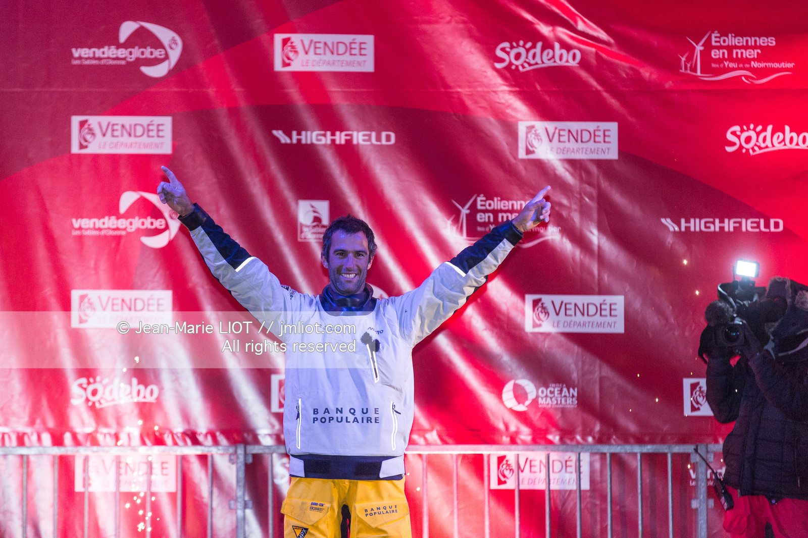 Les Sables d'Olonne, le 19 janvier 2017 arrivée d'Armel Le Cléac'h (FR) skipper de l'imoca Banque Populaire arrive 1er du Vendee globe 2016-2017. Photo © Jean-Marie Liot   DPPI