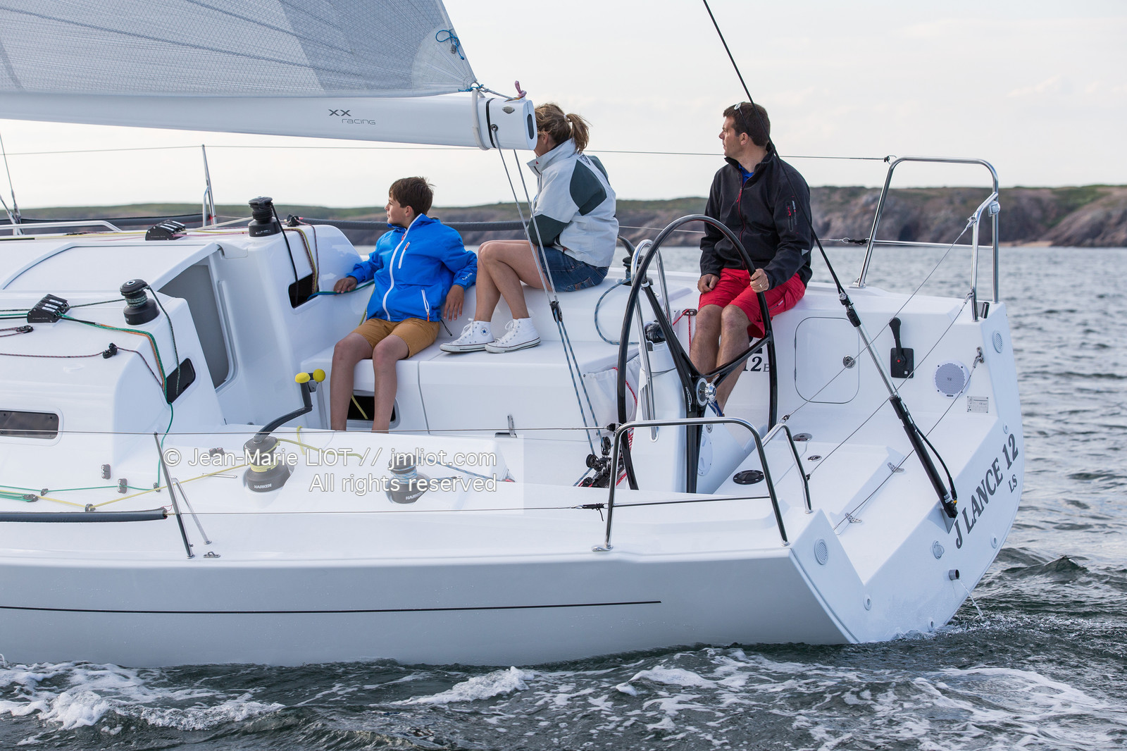 J COMPOSITES 2016 - J112E