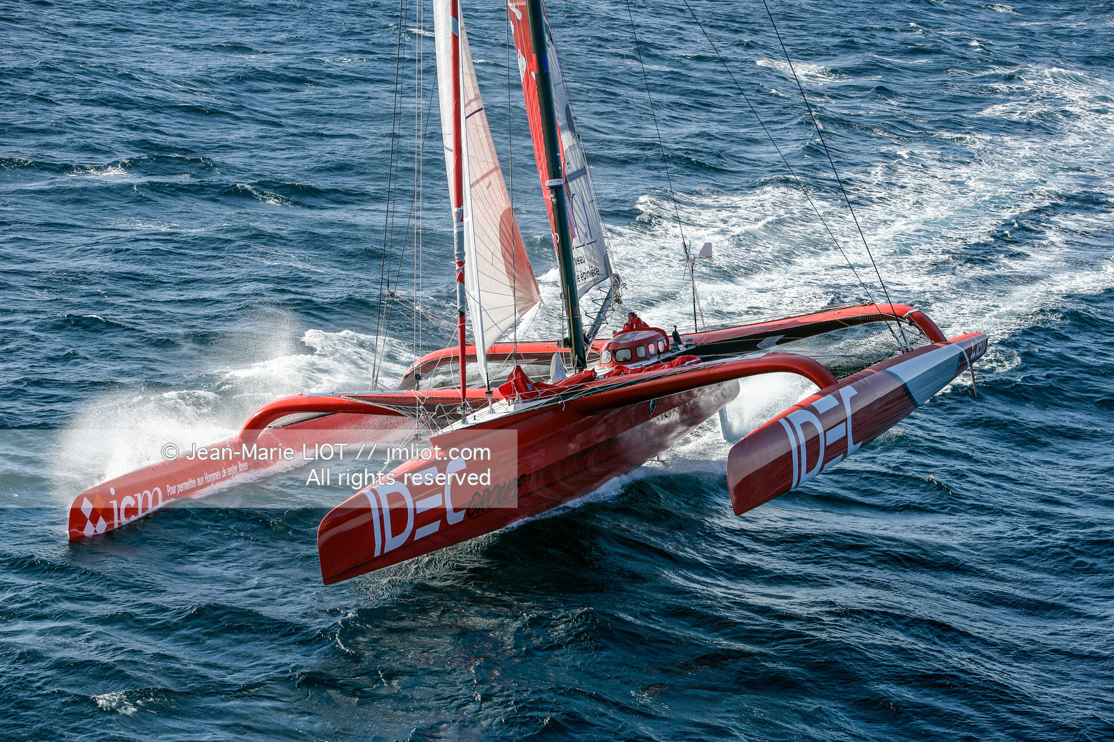 FRANCIS JOYON A L'ENTRAINEMENT SUR IDEC