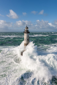 PHARES DANS LA TEMPËTE.
