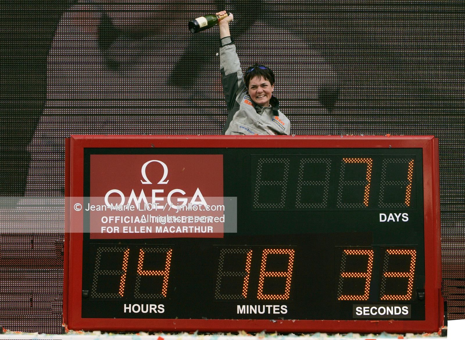 .   .Start Ellen MacArthur onboard maxi-trimaran B&Q Castorama, trying to beat Solo Handed Round the World record, in Falmouth (GB), on november 27, 2004, photo : Jean-Marie LIOT - www.jmliot.com