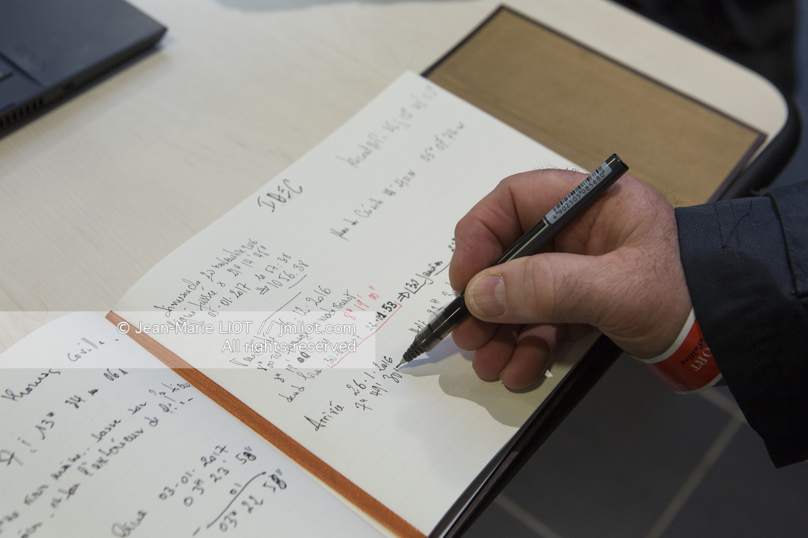 IDEC SPORT- ARRIVEE  RECORD TROPHEE JULES VERNE