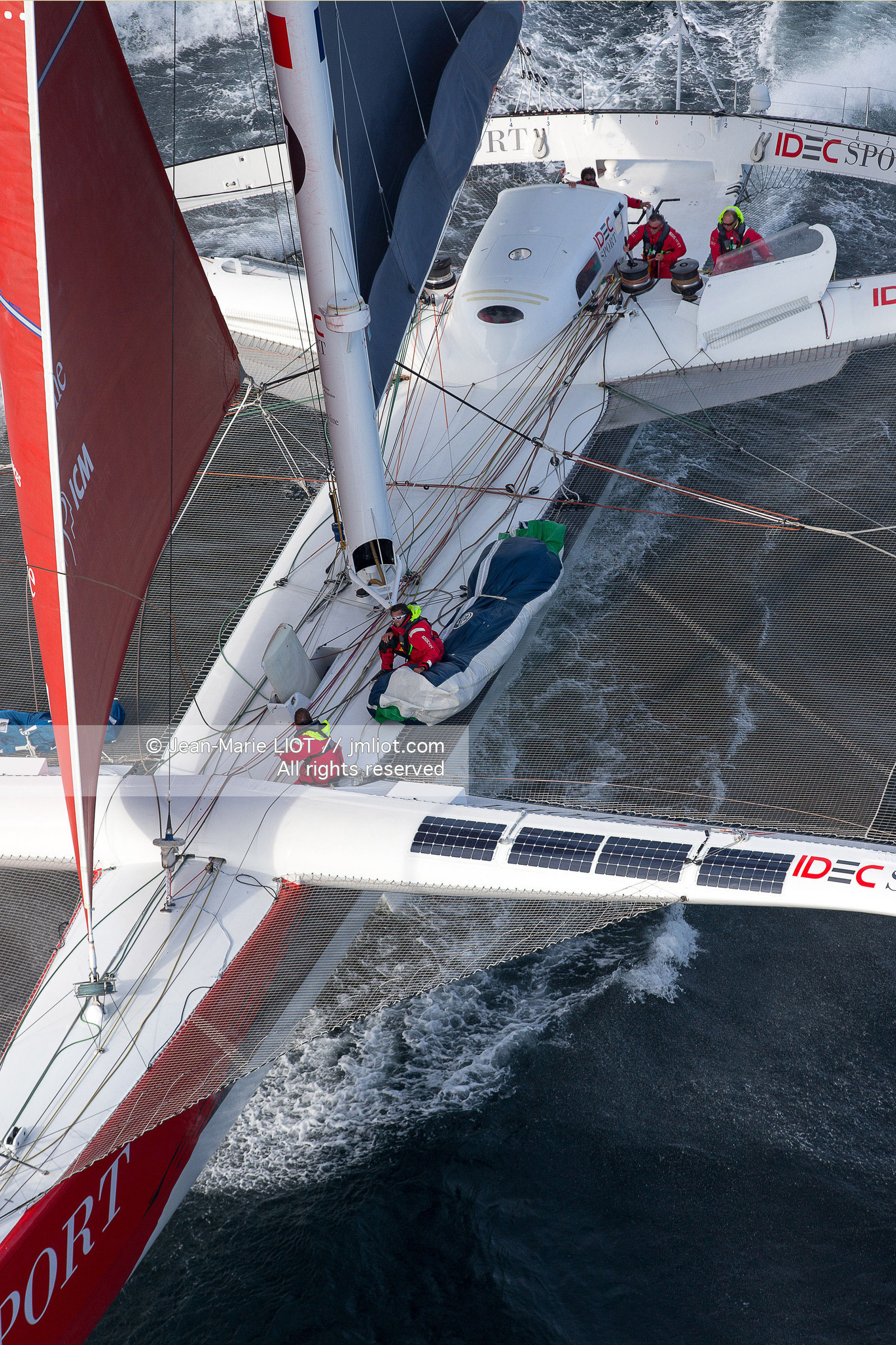 MAXI TRIMARAN IDEC SPORT 2015 - BANQUE D'IMAGES