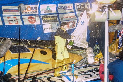 ARRIVEE ELLEN MACARTHUR - 2E