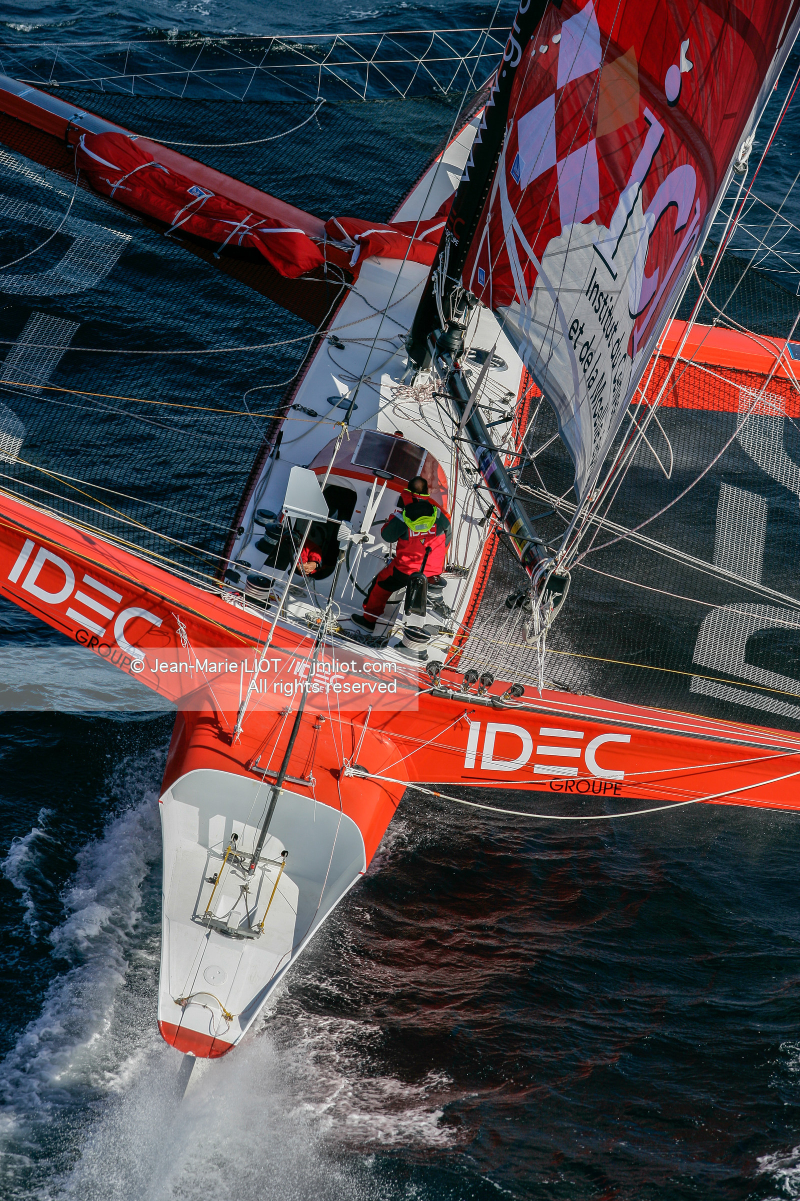 FRANCIS JOYON A L'ENTRAINEMENT SUR IDEC