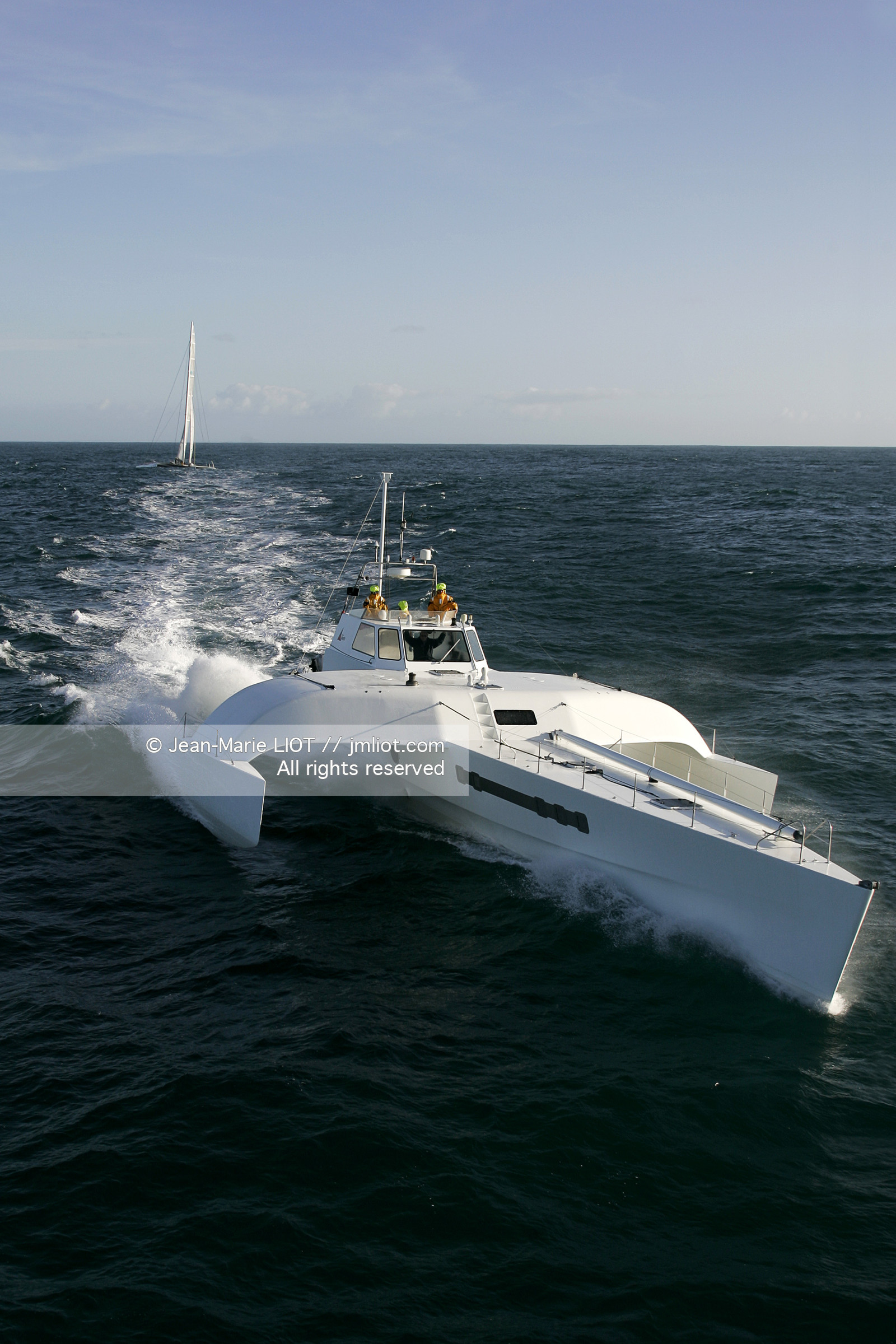 .Ocean Alchimist, Olivier de Kersauzon, off Ouessant, on december 29, 2004, Photo Jean-Marie LIOT - www.jmliot.com.