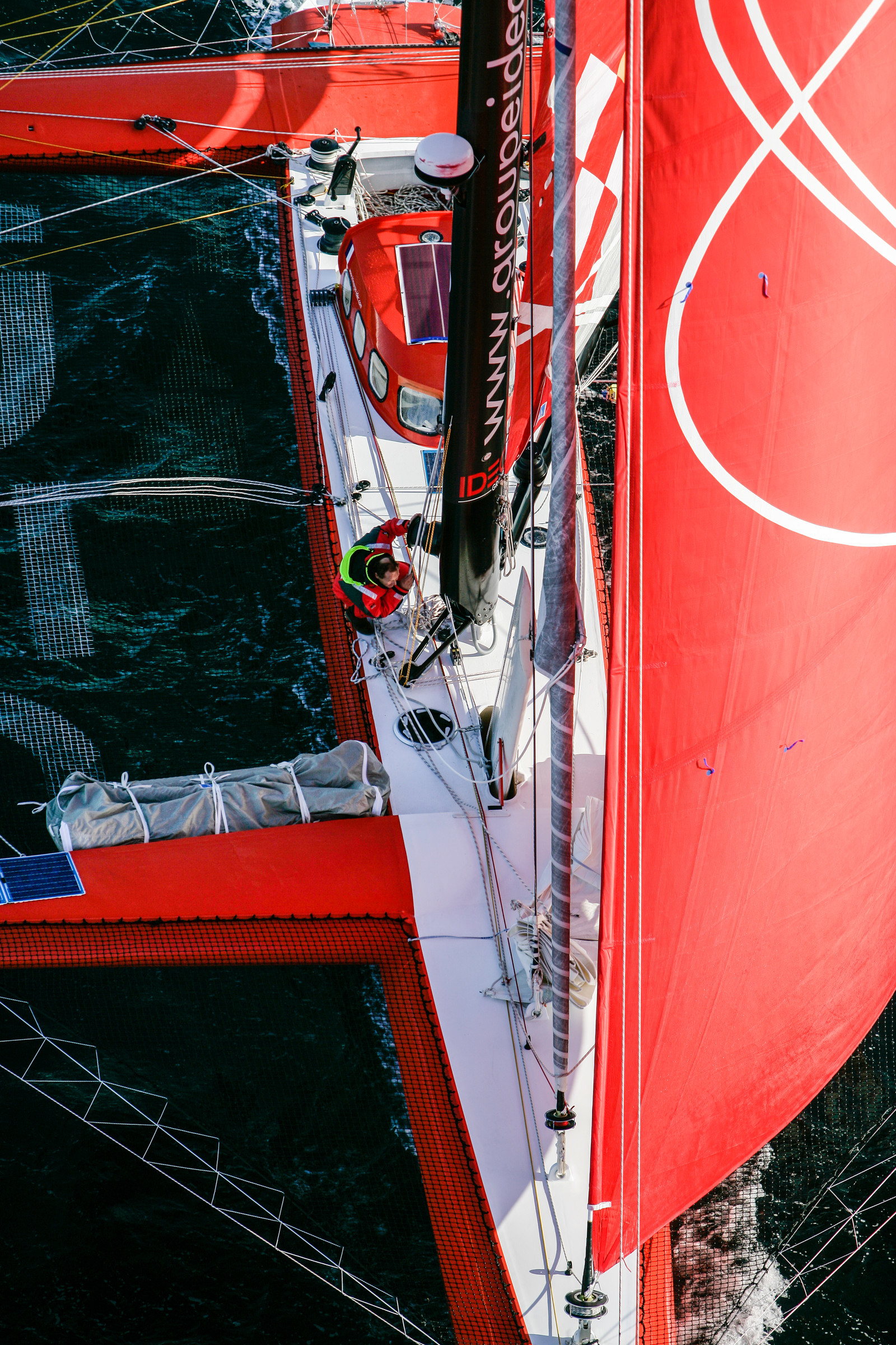 SAILING IDEC & FRANCIS JOYON