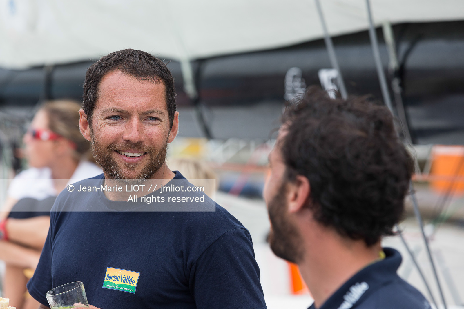 ARRIVEE BUREAU VALLEE