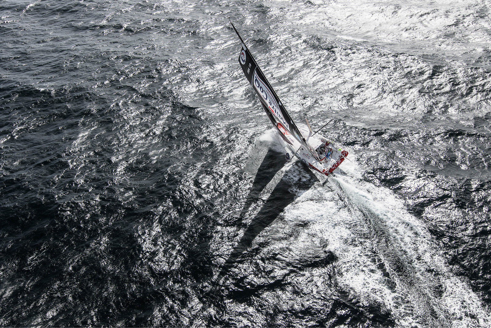 Au large de Groix, Jérémie Beyou et Philippe Legros à l'entrainement sur IMOCA Maître Coq avant le départ de la Transat Jacques Vabre 2015 au départ du Havre jusqu'à Itajaï (Brésil). 16 09 2015, Photo © Jean-Marie LIOT   DPPI..Jeremie Beyou and Philippe Legros (Fra) training onboard IMOCA Maitre Coq before the start of Transat Jacques Vabre 2015 from Le Havre to Itajai off Groix, 16 09 2015, Photo © Jean-Marie LIOT   DPPI