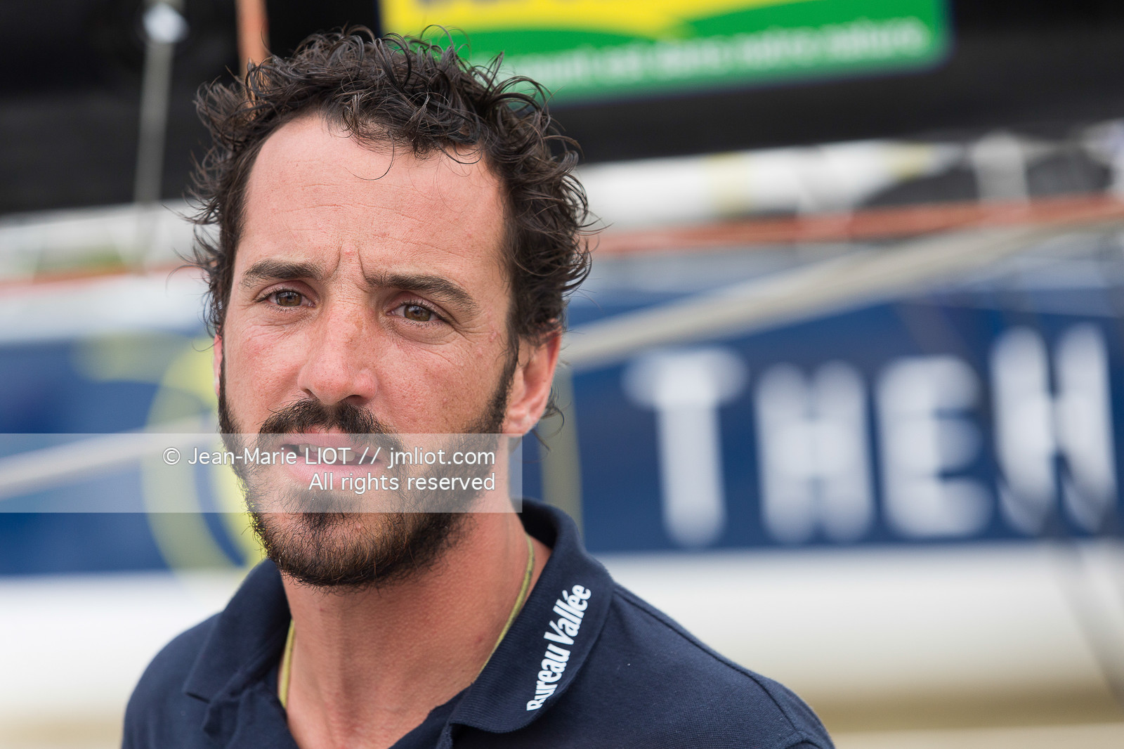 ARRIVEE BUREAU VALLEE