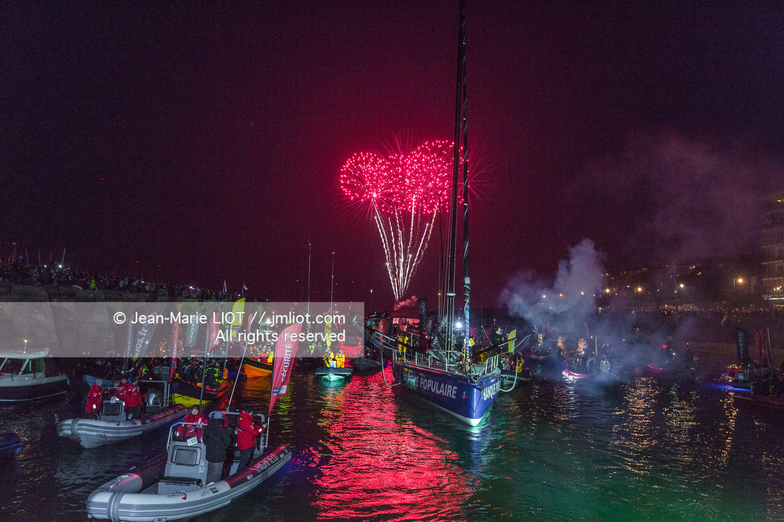 Les Sables d'Olonne, le 19 janvier 2017 arrivée d'Armel Le Cléac'h (FR) skipper de l'imoca Banque Populaire arrive 1er du Vendee globe 2016-2017. Photo © Jean-Marie Liot   DPPI