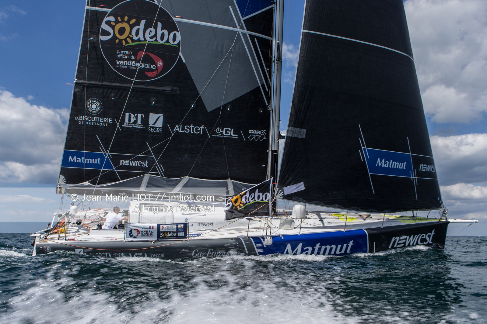 FABRICE AMEDEO - NEWREST MATMUT - VENDEE GLOBE 2016-2017