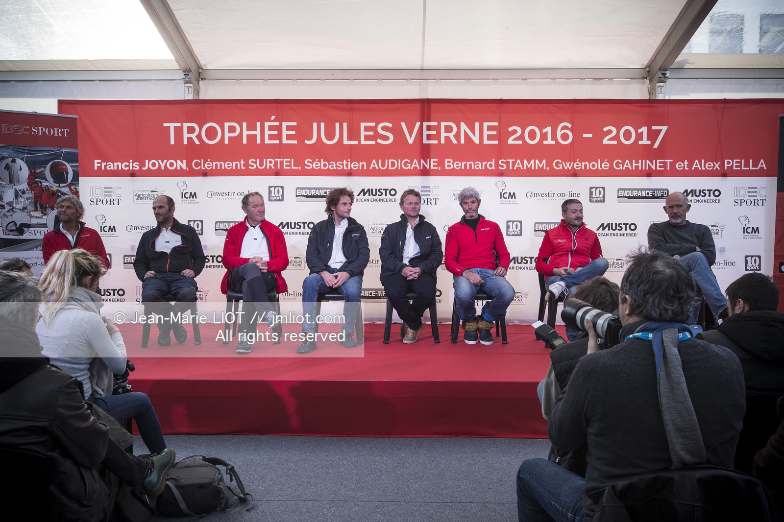 IDEC SPORT- ARRIVEE  RECORD TROPHEE JULES VERNE