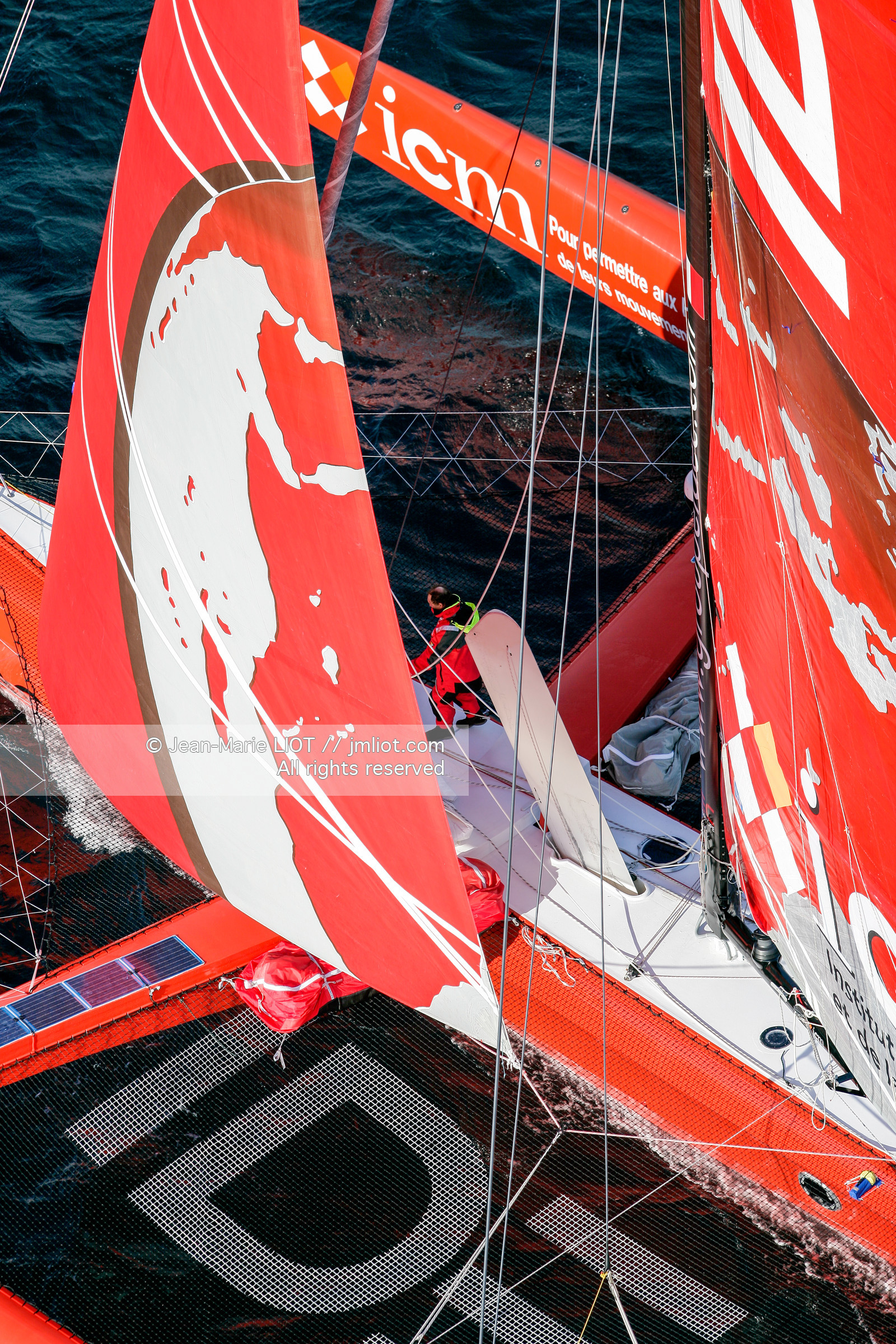 SAILING IDEC & FRANCIS JOYON