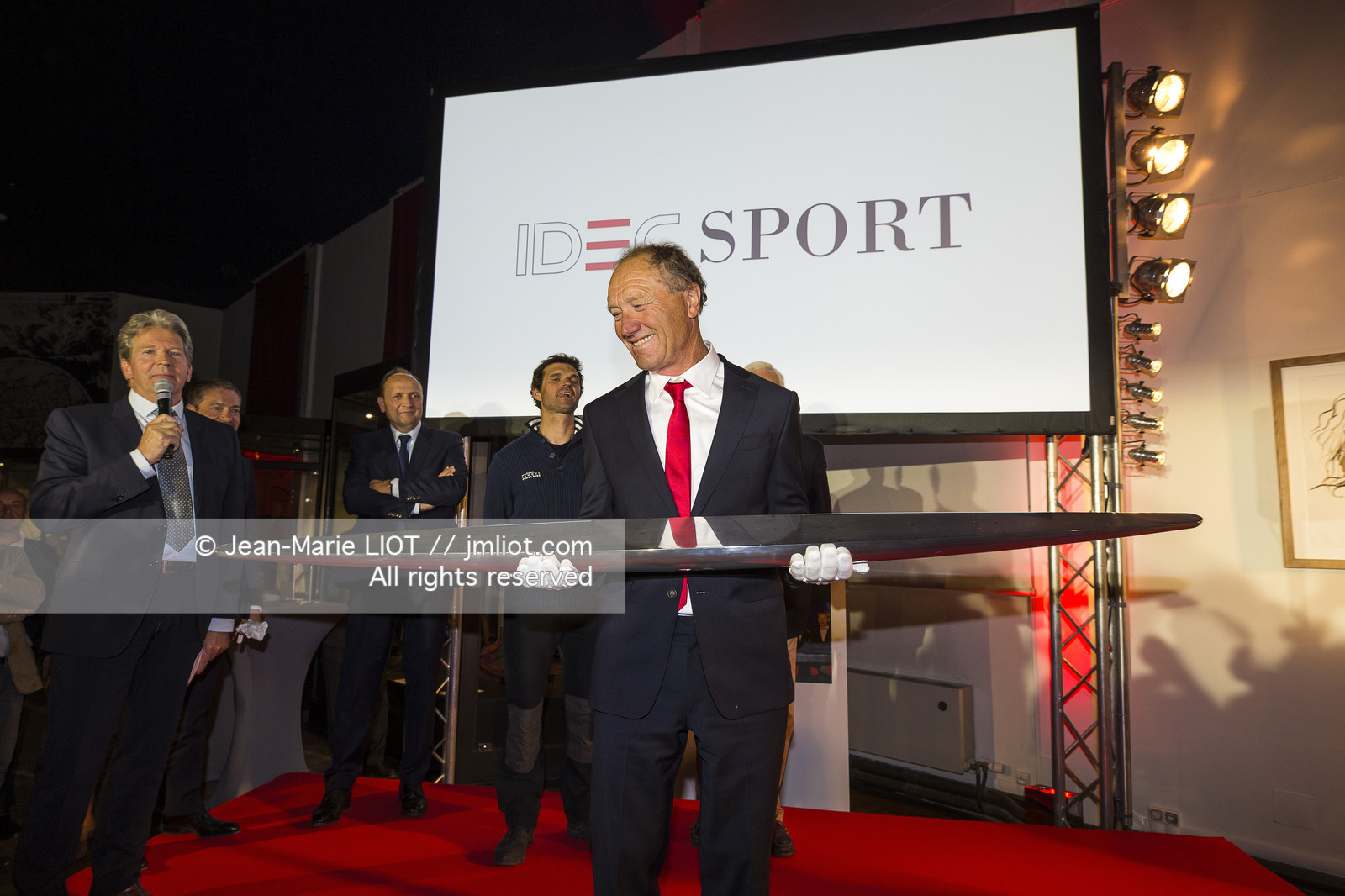 TROPHEE JULES VERNE - IDEC SPORT - REMISE DFU TROPHEE